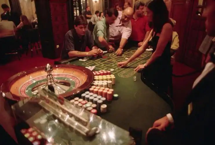 Kombinasi kartu menang di Three Card Poker